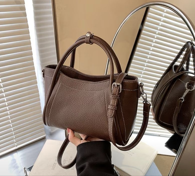Стилна кафява чанта– must-have аксесоар