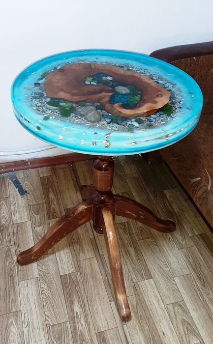 Продам журнальный столик.