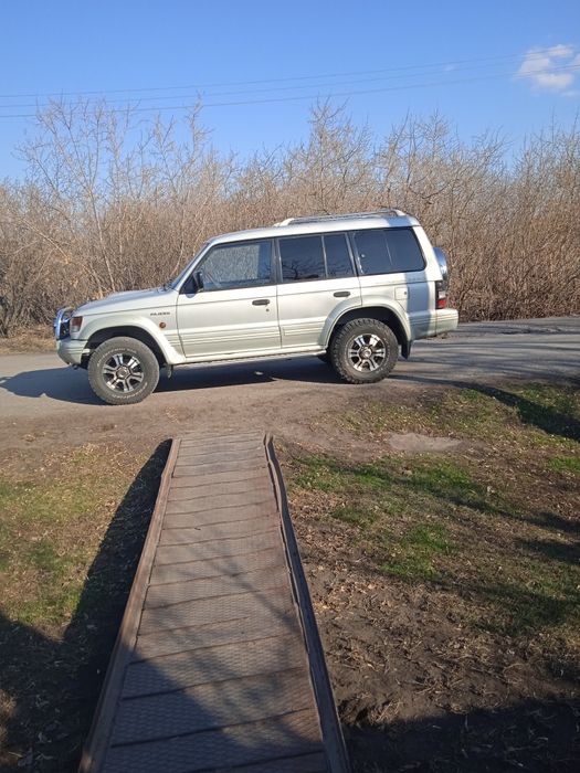 Продам машину Паджеро 2