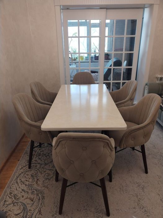 Кухонный стол и стул состояние отлично