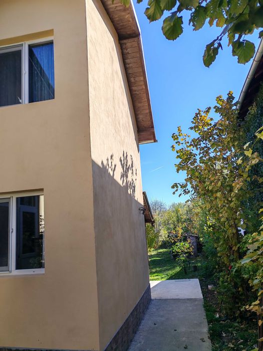 Casa Răzvad, la 5 km de Târgoviște, zonă foarte bună și liniștită