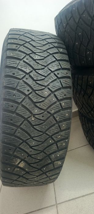 Зимние шины 235/60/18