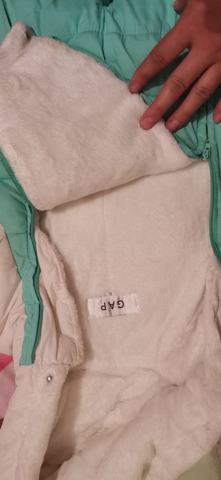 Продаются  детские комбинезоны на девочку