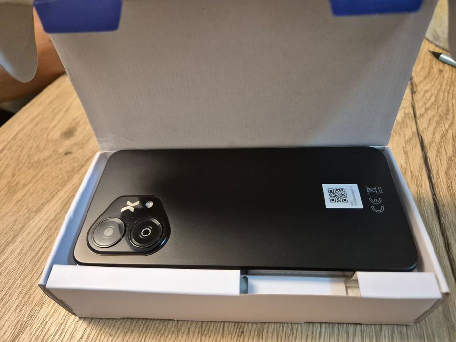 Vand telefon Maxcom MS652 nou ,Os Android 15,3 gb ram,32 gb stocare