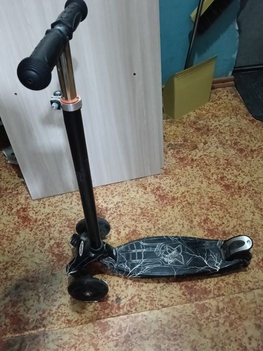 Детский самокат чёрный