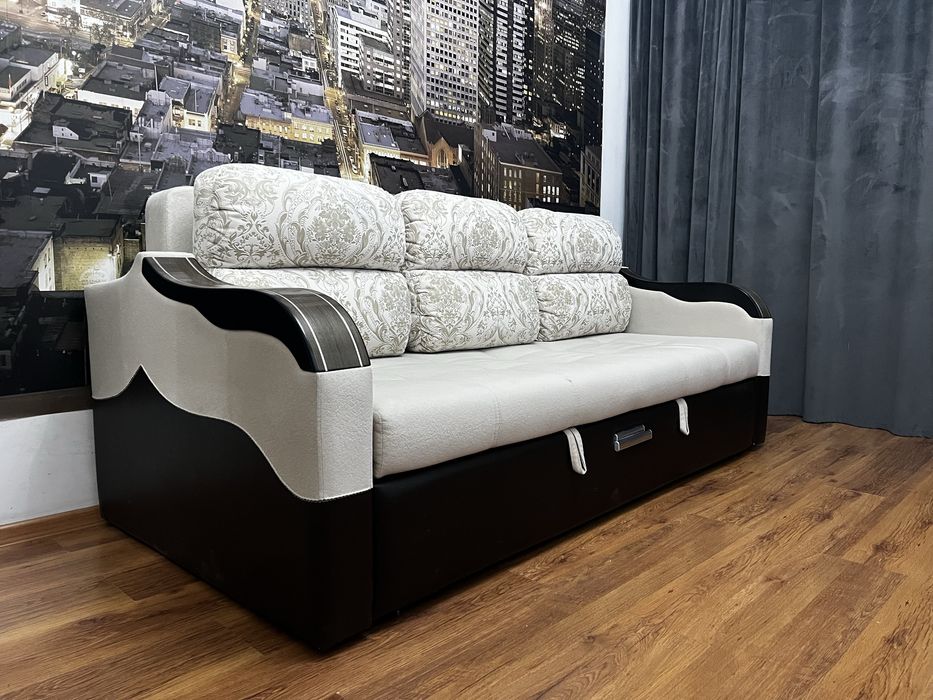 Продам диван бежевого цвета