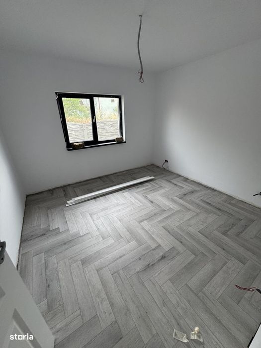 Casa cu 4 camere, curte de 400 mp, nouă în Clinceni
