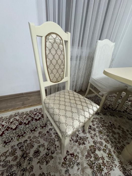 Продам стол со стульями, в хорошем состоянии