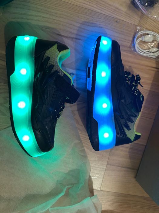 Role copii pantofi - Pantofi cu roti si leduri USB mar 34