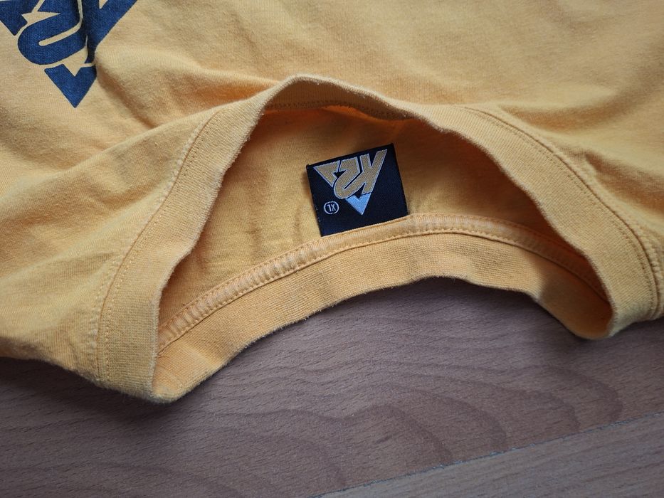 De vânzare pantaloni și tricou de bărbați in stare bună.