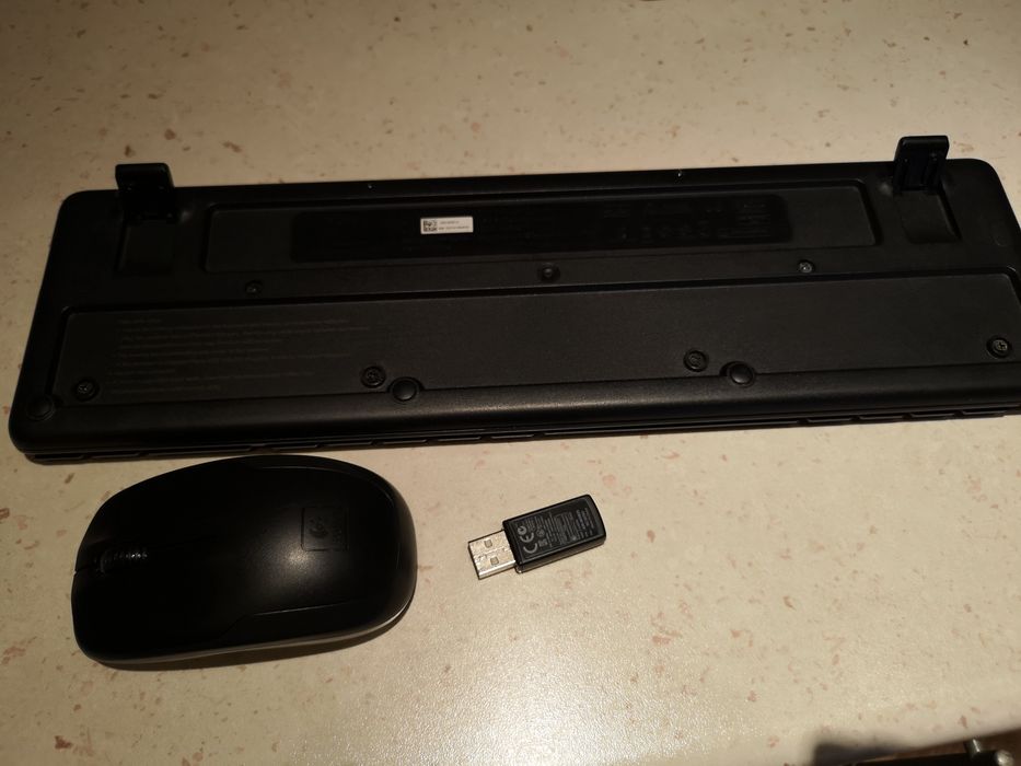 Клавиатурата Logitech mk220 + подарък Duracell