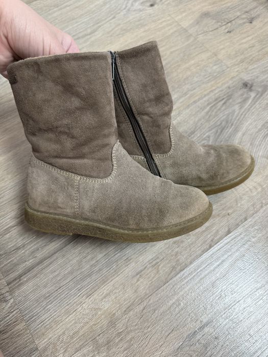 Продаю сапожки на девочку, размер 28 (по стельке 18см)