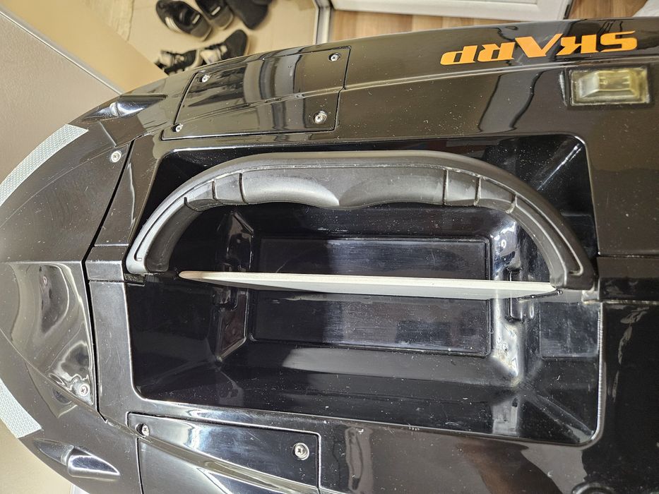 Лодка за захранка Scarp