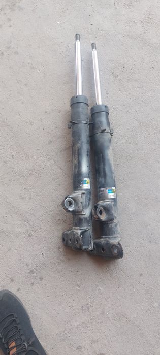 Продам амортизаторы на мерс 124 перед оригинал