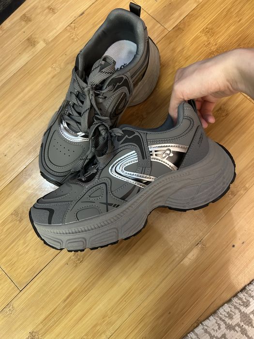 Кроссовки темно-серые на платформе (38 р)