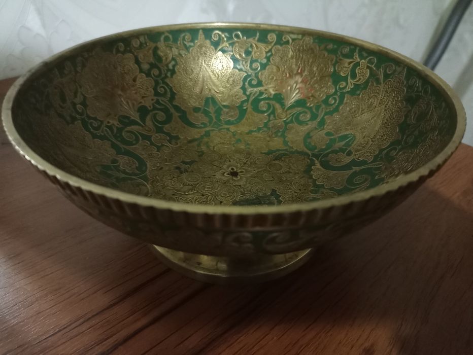 Продам бронзовую чашу