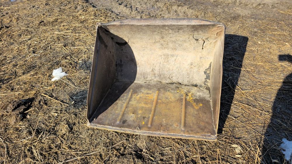 Продам. Трактор Т-40. Косилка. Тележка. Грабли.