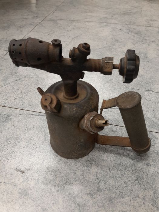 Керосиновые лампы эпохи СССР.