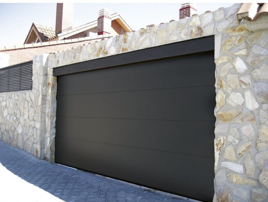 Usa de garaj secționala