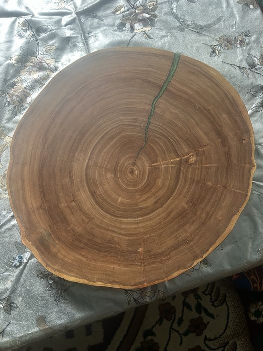 Спилы из дереаа карагач,слэб