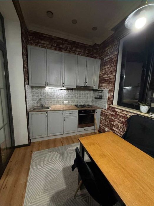 Высокопотолочная 3 этаж— 3 комнаты, 64 м², Шота Руставели`