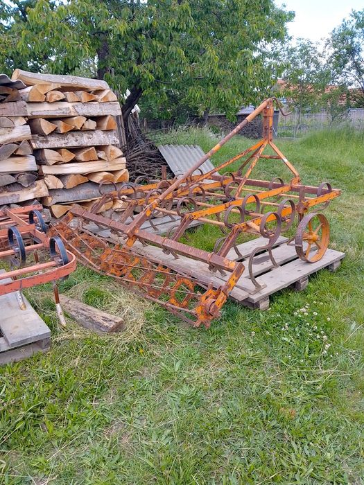 Combinator agricol cu tăvălug
