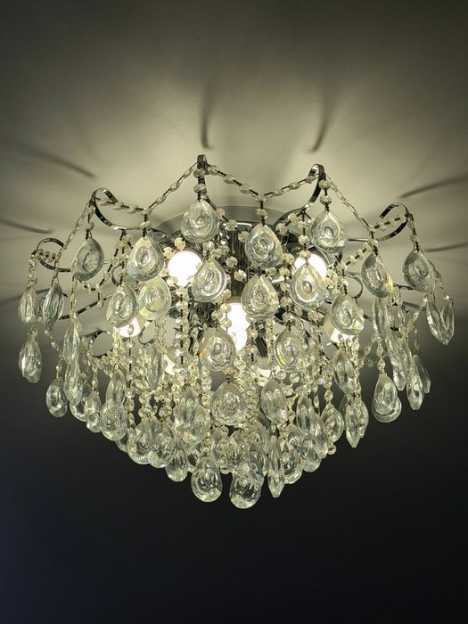 Продам люстру в зал и спальню