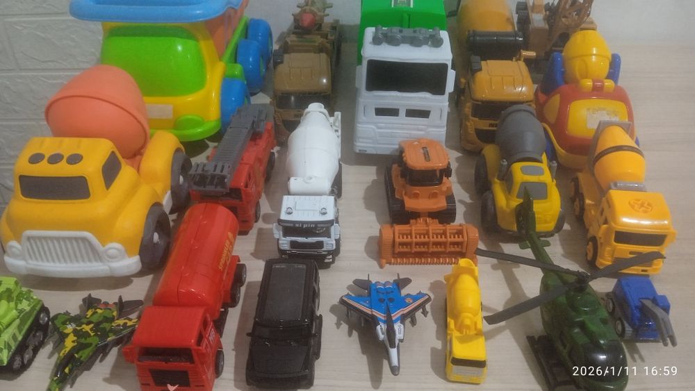 Продам пакет машинок за 3тыс за все