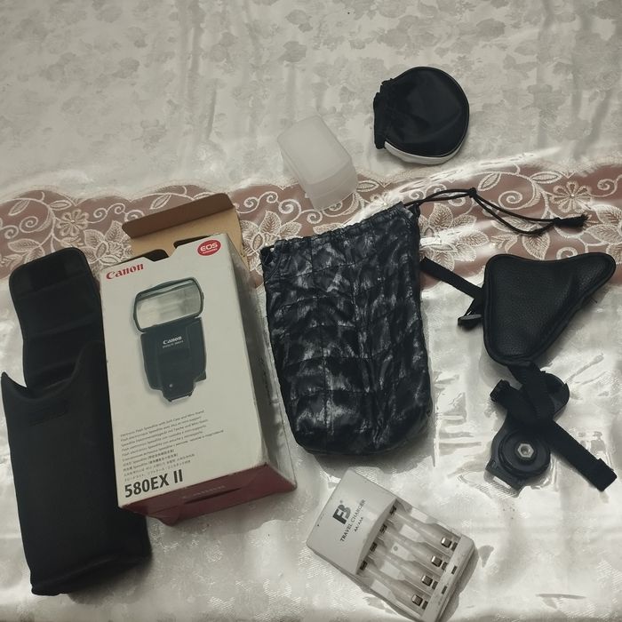 Canon M50 сотилади. Жуда куп аксессуарлар билан. Барчасини холати аъло