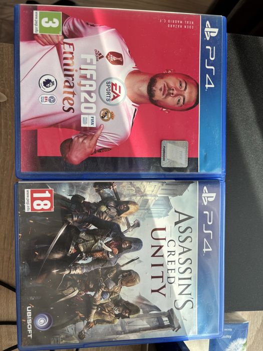 Продавам PS4 pro 1TB с един джоистик