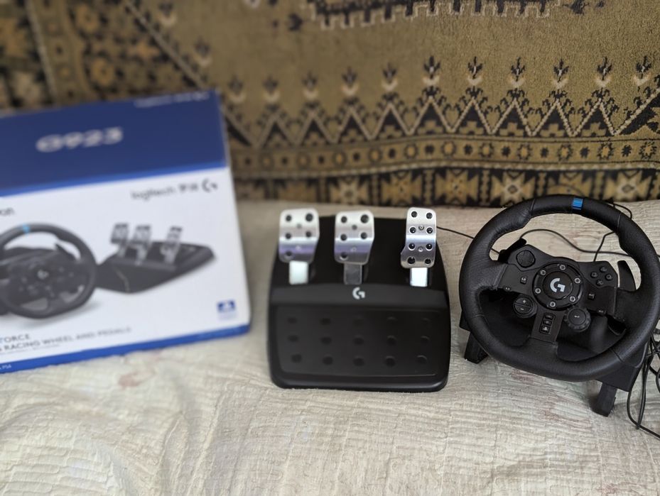 Игровой руль Logitech G923 Trueforce + педали (с коробкой)
