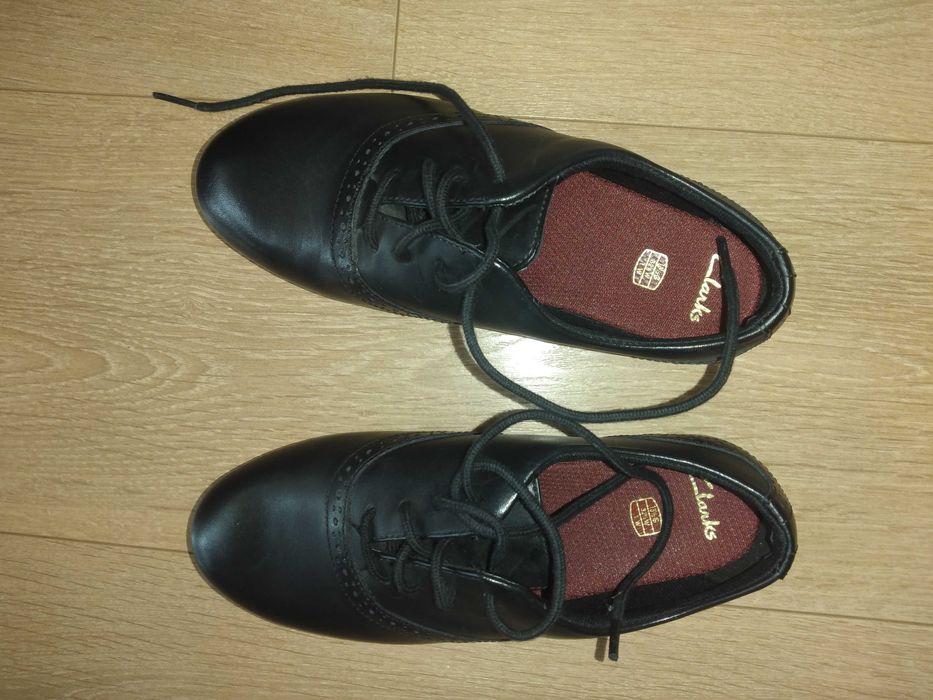 Официални детски обувки Clarks 32
