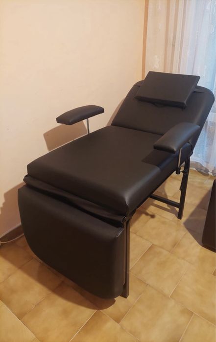 КОЗМЕТИЧНА КУШЕТКА Трисекторна с отвор за лице