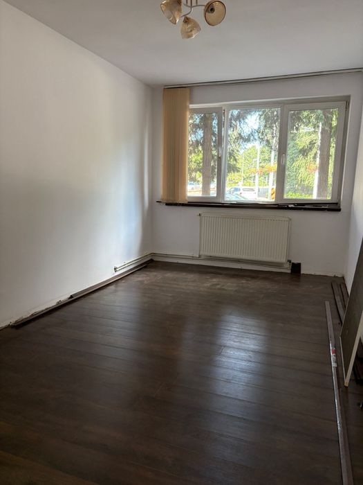 Inchiriez apartament cu 3 camere in zona centrala, recent renovat