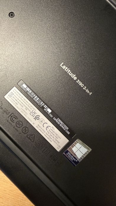 Лаптоп тъчскрийн Dell Latitude 3190 2 in 1 + мишка Fujitsu + чанта