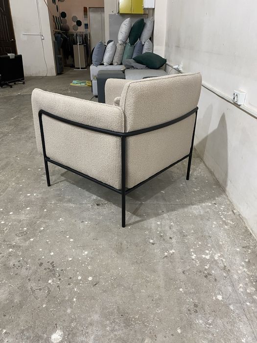 Кресло мягкие удобные из металлического каркаса