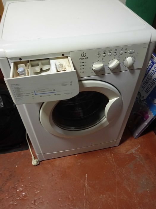 Стиральная машинка indesit