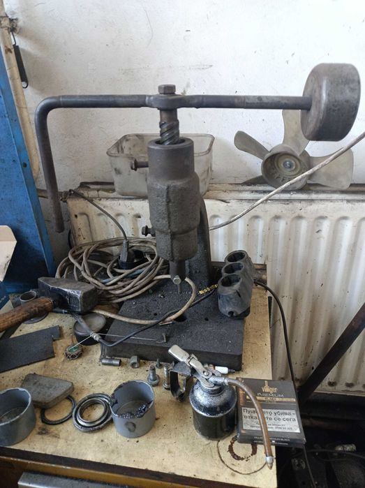 Преса винтова голяма,малка.