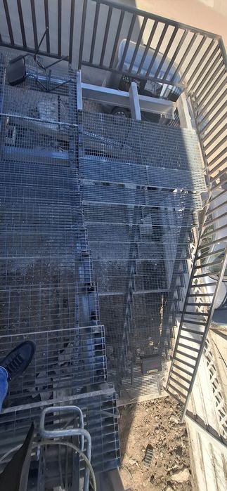 Trepte și gratare zincate