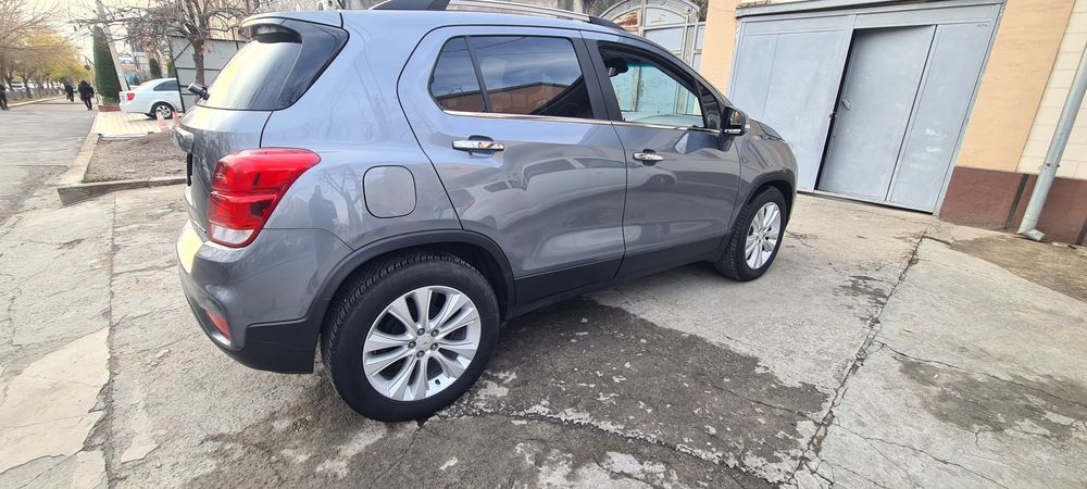 Авто машина трекр1