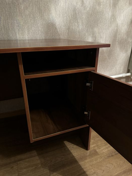 Письменный столик с шкафчиком