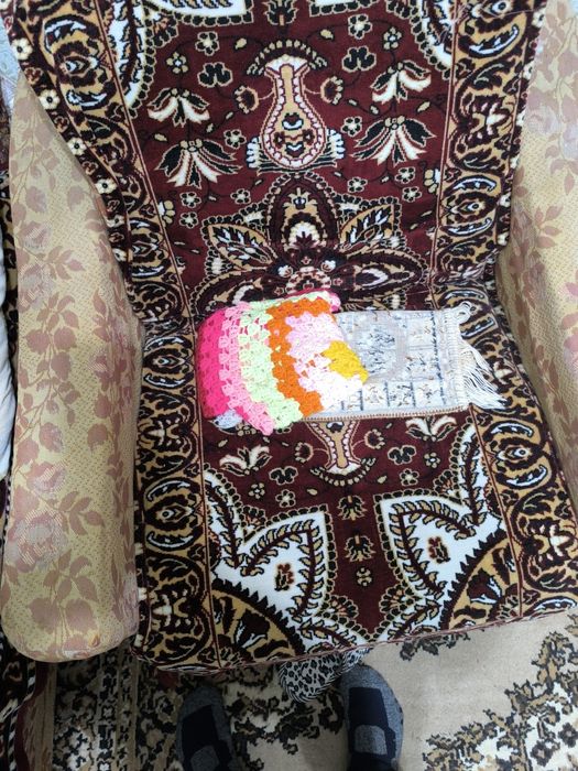 Отдам бесплатно диван и кресло