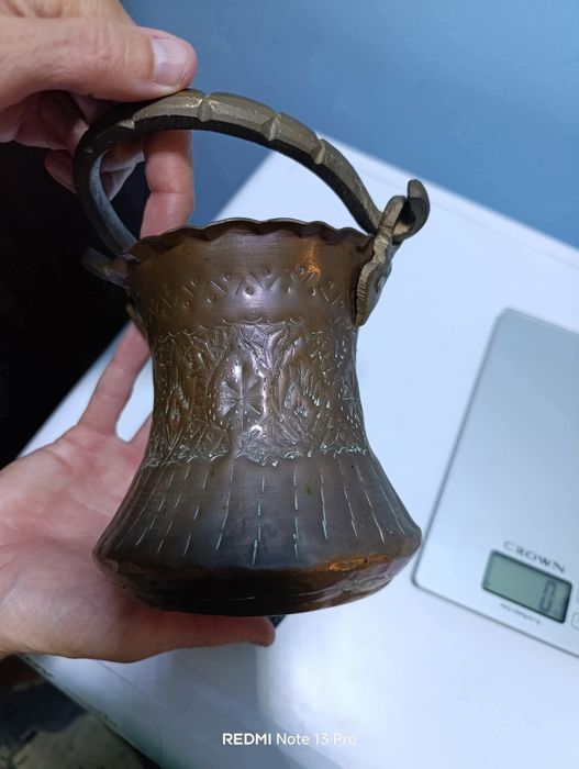 Старо менче 
С видни следи от патина по гравюрите 
Менчето е медно 
А