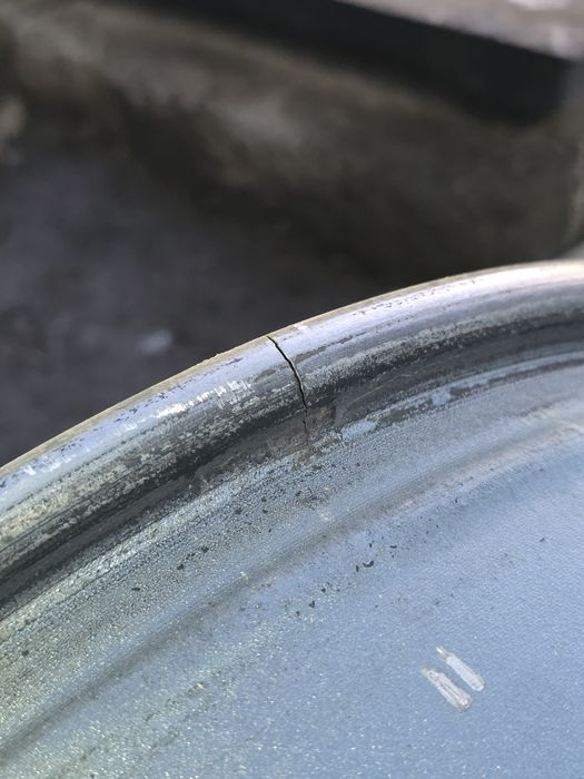 Диски R20, 6х139.7, 2 диска с трещинами