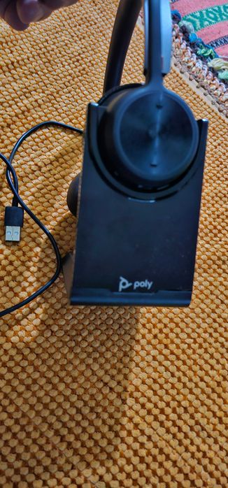 casti stereo poly voyager 4320 uc stand dock incarcare