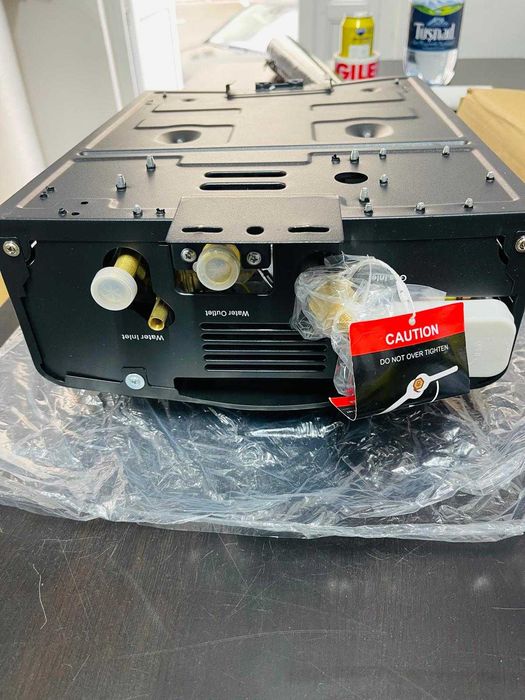 Rezervat-Încălzitor instantaneu de apă CAMPLUX AY132BP43-DE pe gaz