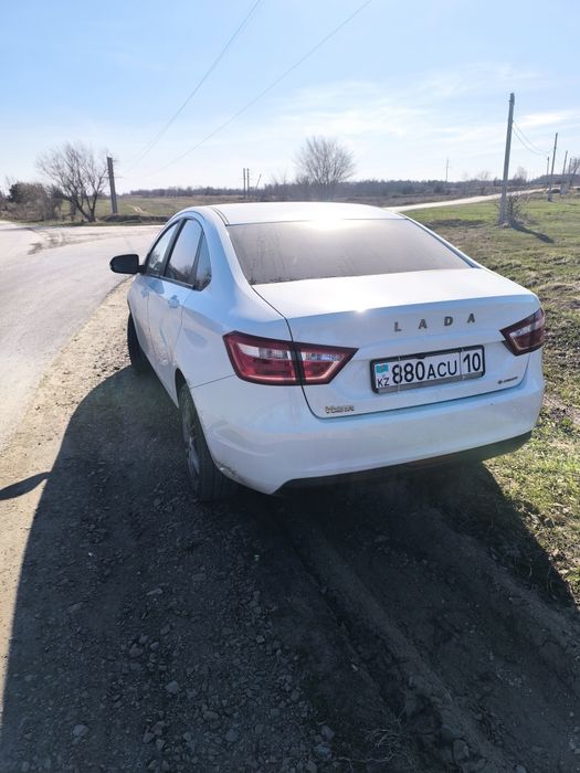 Лада Веста в хорошем состоянии.