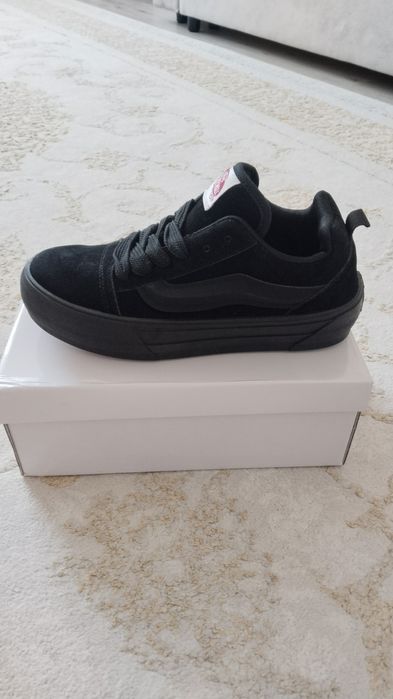 Продам новые кроссовки, разные