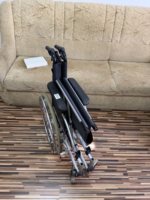 Carut scaun rulant 53 cm medical din aluminiu