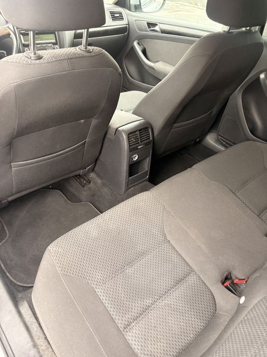 VW Jetta 2011 – benzină, cutie automată, îngrijită